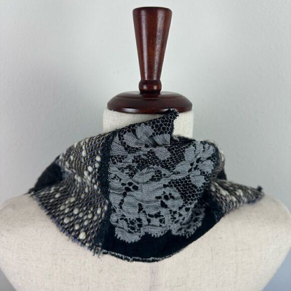 EUC Guillaumede Mons Paris Women’s Scarf - Picture 4 of 7